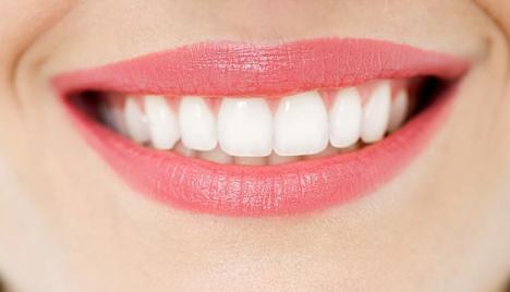 Răng trắng luôn đem lại sự tự tin với người đối diện