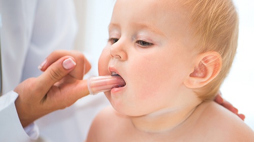 Vệ sinh răng sữa cho trẻ là việc hết sức quan trọng