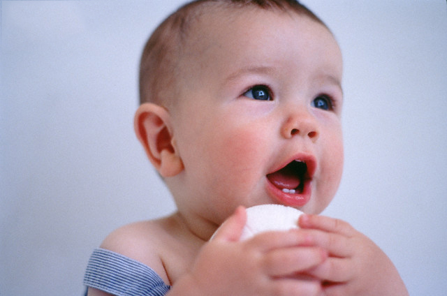 Chăm sóc sức khỏe răng miêng cho trẻ theo từng giai đoạn