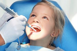Cha mẹ cần lưu ý khi con đi niềng răng để con có một hàm răng khỏe mạnh