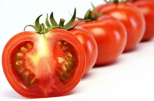 Triệt lông bằng cà chua là phương pháp rất đơn giản 