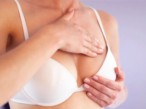 Mát-xa nâng ngực sẽ giúp bạn có bầu ngực đẹp nhanh chóng
