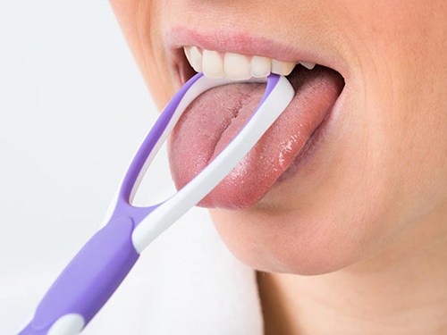 Tập thói quen vệ sinh lưỡi sau khi đánh răng để có một hàm răng chắc khỏe