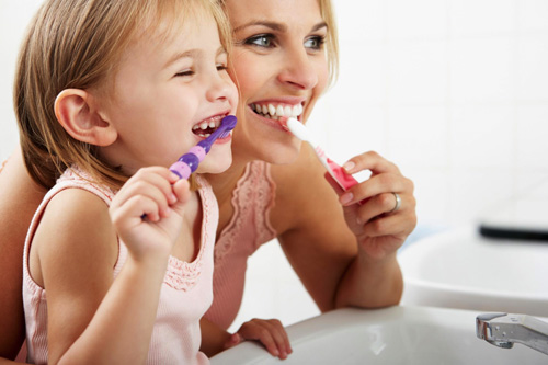 Chúng ta cần lưu ý đến phương pháp vệ sinh răng miệng đúng cách cho trẻ 