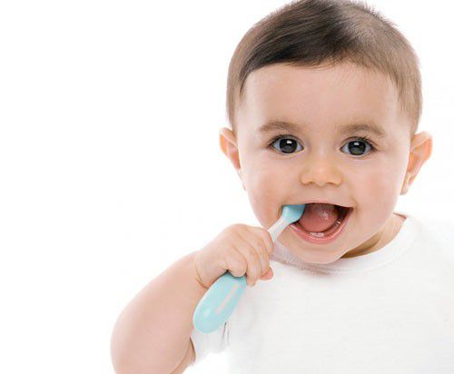 Chăm sóc sức khỏe răng miệng cho trẻ theo từng giai đoạn