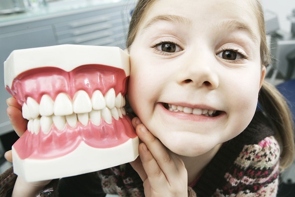 Đeo hàm răng giả cho trẻ em có ý nghĩa gì?